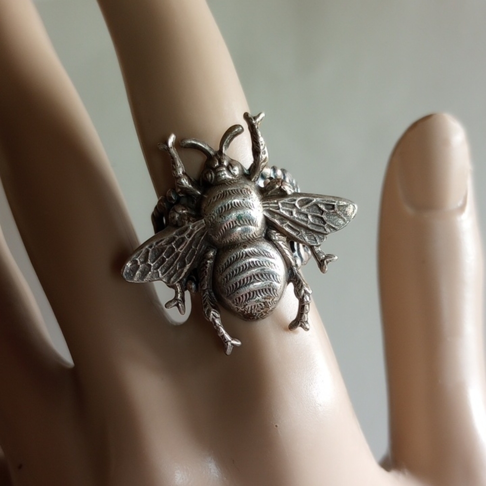 Vintage Whimsy Style Silver Bee Statement Ring